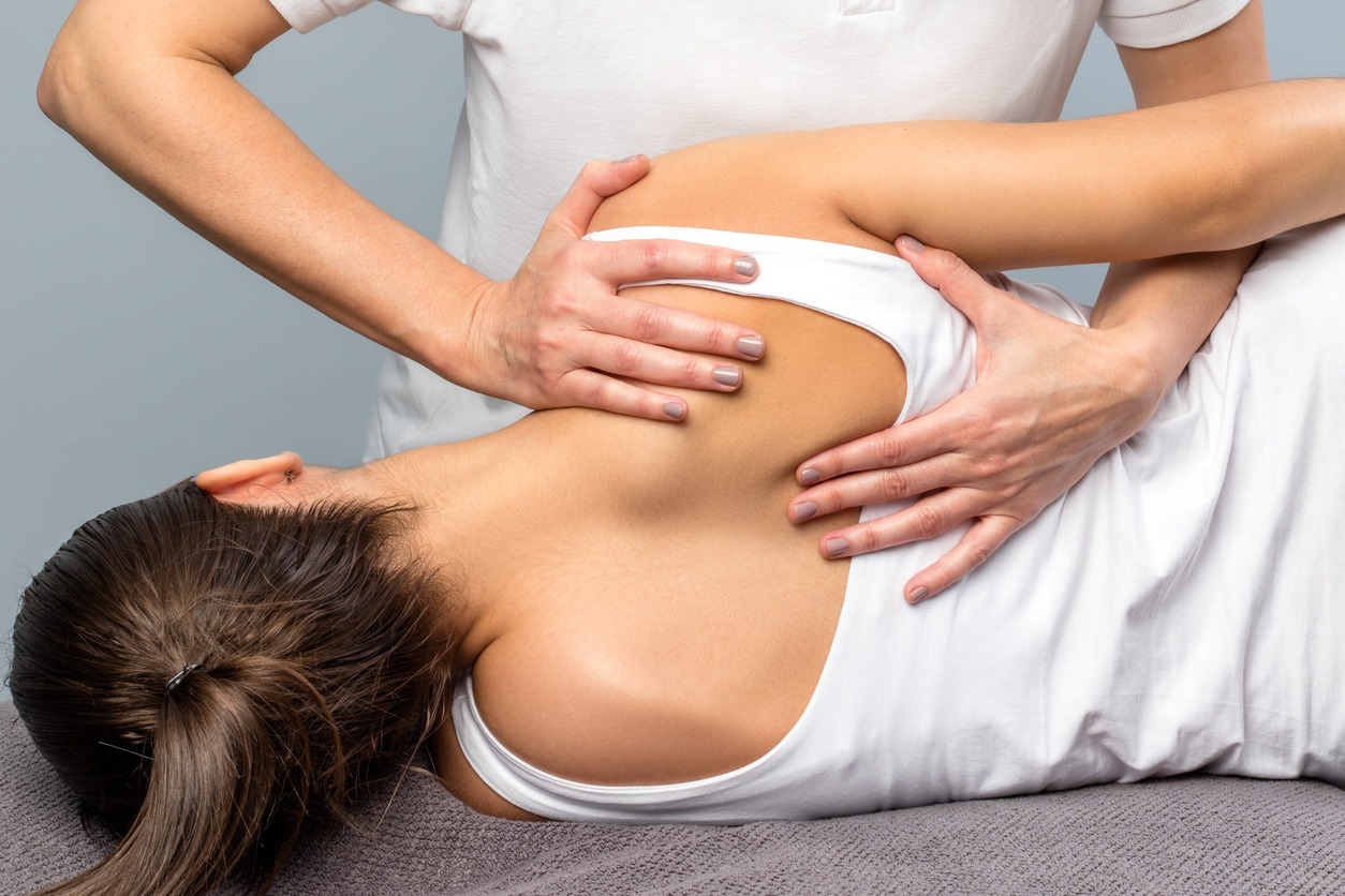 de espaldas en fisioterapia